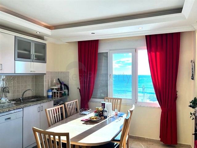 شقة كبيرة في السطر الأول