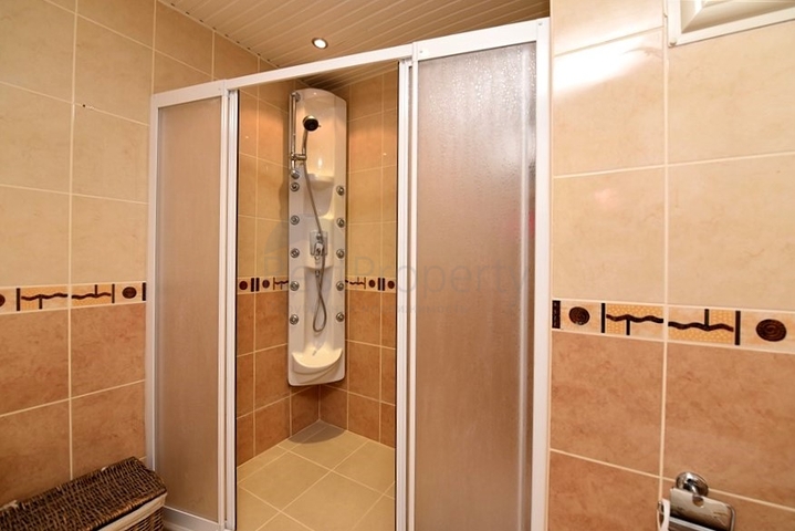 شقة كبيرة في السطر الأول