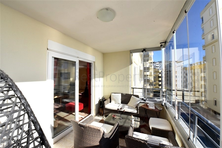 شقة كبيرة في السطر الأول