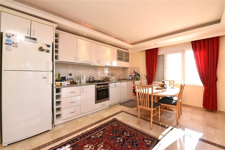 شقة كبيرة في السطر الأول