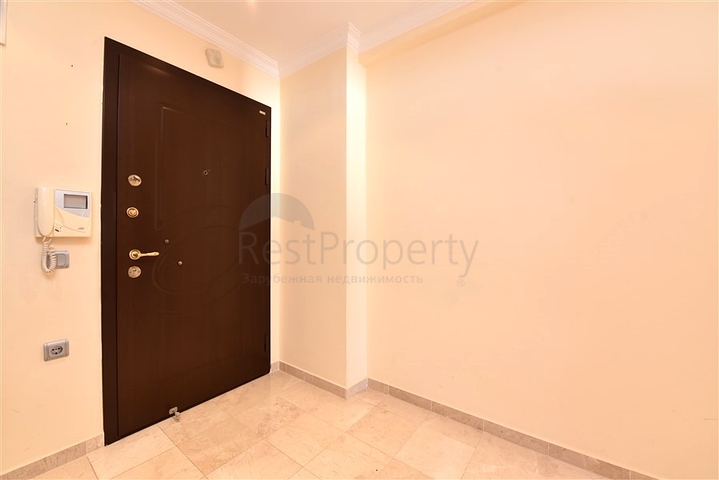 شقة كبيرة في السطر الأول