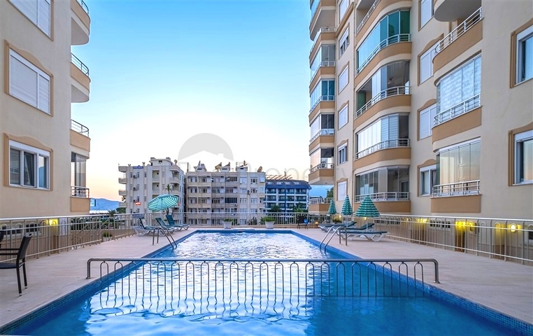 شقة كبيرة في السطر الأول