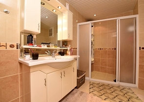 شقة كبيرة في السطر الأول