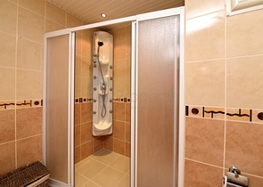 شقة كبيرة في السطر الأول