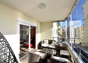 شقة كبيرة في السطر الأول