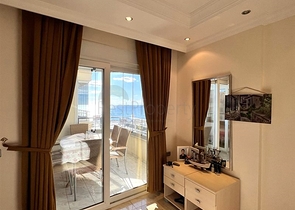 شقة كبيرة في السطر الأول