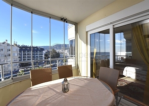 شقة كبيرة في السطر الأول