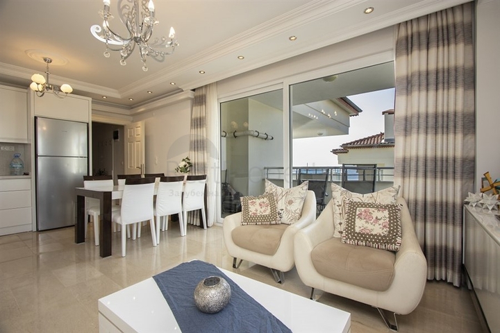 بنتهاوس 3 + 1 في منطقة كوناكلي على مسافة قريبة من البحر