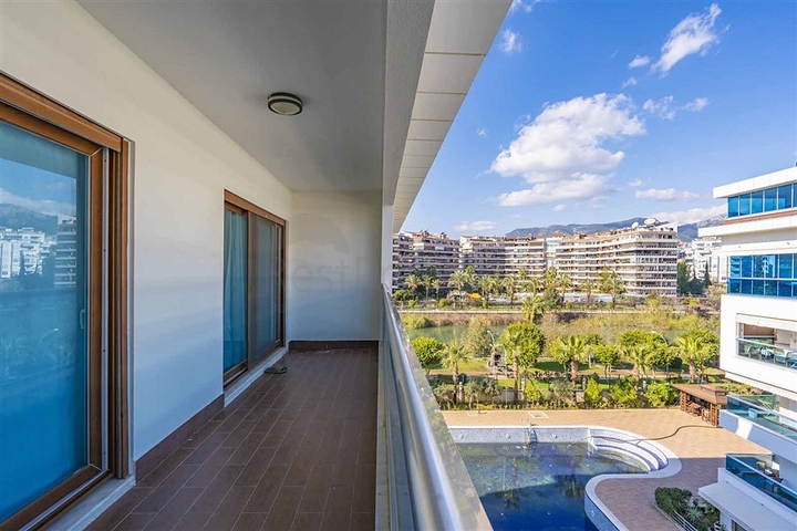 بنتهاوس واسع 2 + 1 من المالك في منطقة كيستيل