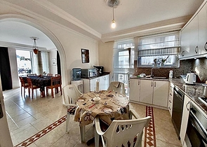 شقة في وسط ألانيا مع إمكانية الحصول على تصريح إقامة