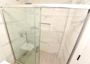 شقق واسعة في مجمع جديد