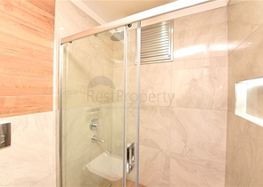 شقق واسعة في مجمع جديد