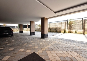 شقق واسعة في مجمع جديد