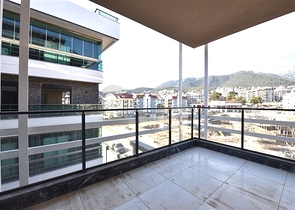 شقق واسعة في مجمع جديد