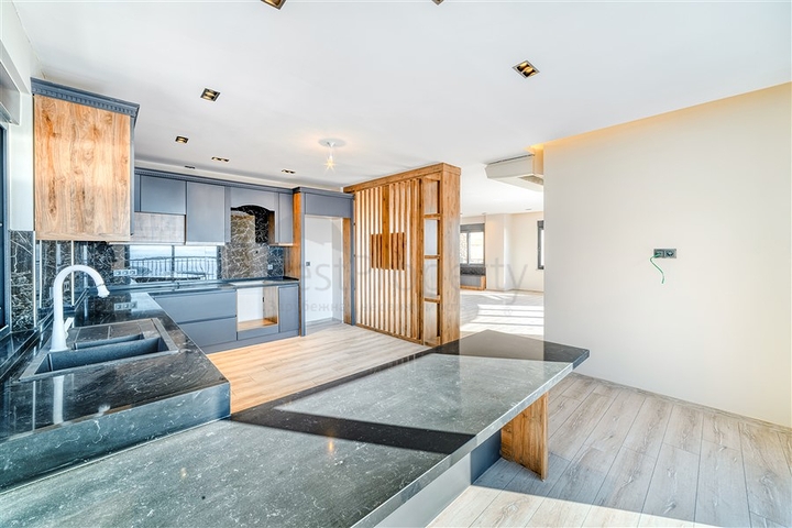 فلل مطلة على البحر في المنطقة الوسطى من ألانيا