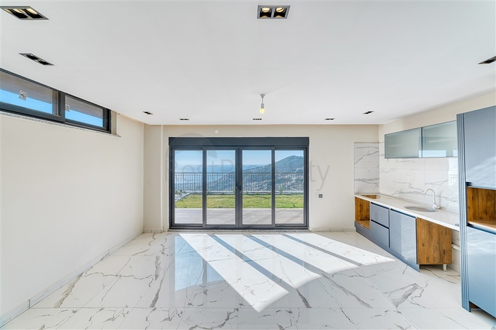 فلل مطلة على البحر في المنطقة الوسطى من ألانيا