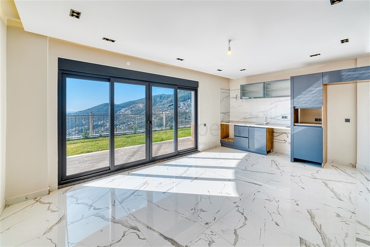 فلل مطلة على البحر في المنطقة الوسطى من ألانيا