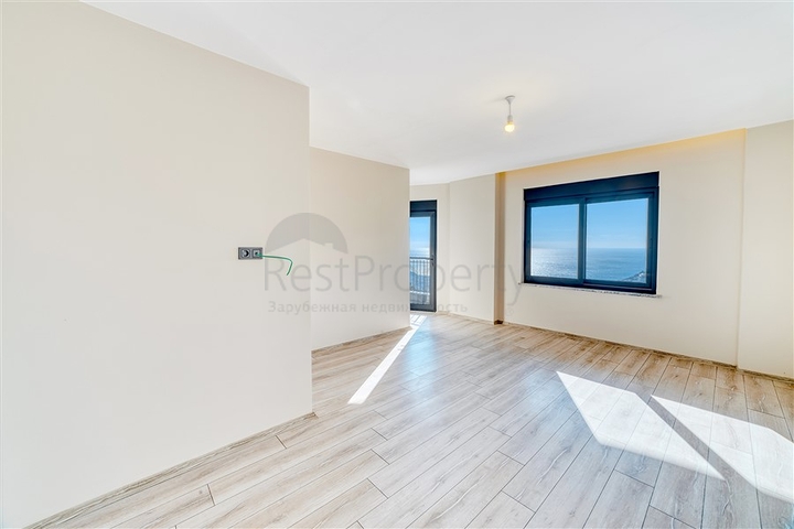 فلل مطلة على البحر في المنطقة الوسطى من ألانيا