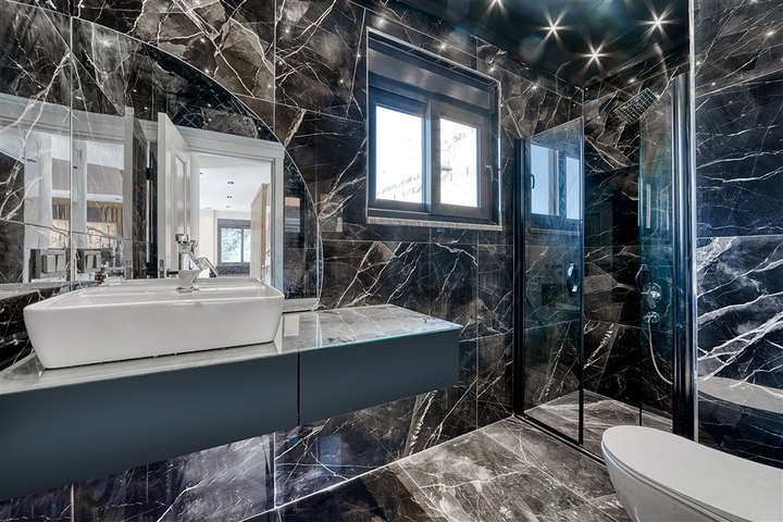 فلل مطلة على البحر في المنطقة الوسطى من ألانيا