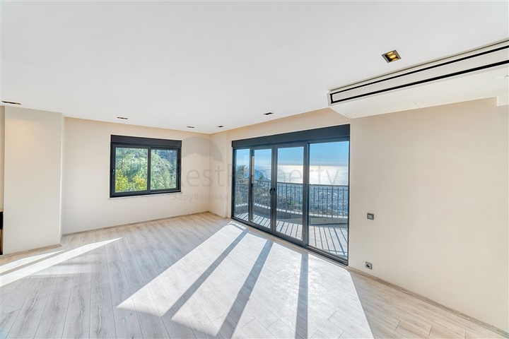 فلل مطلة على البحر في المنطقة الوسطى من ألانيا