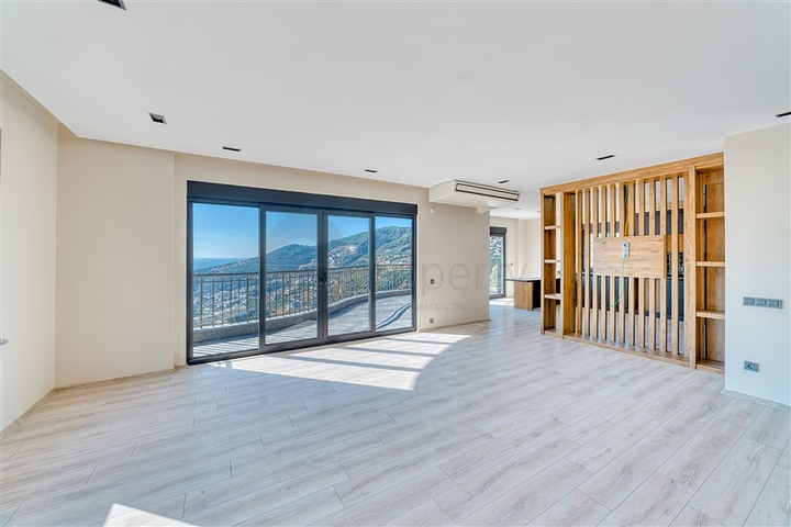 فلل مطلة على البحر في المنطقة الوسطى من ألانيا