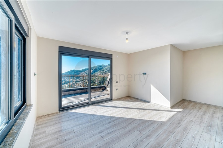 فلل مطلة على البحر في المنطقة الوسطى من ألانيا