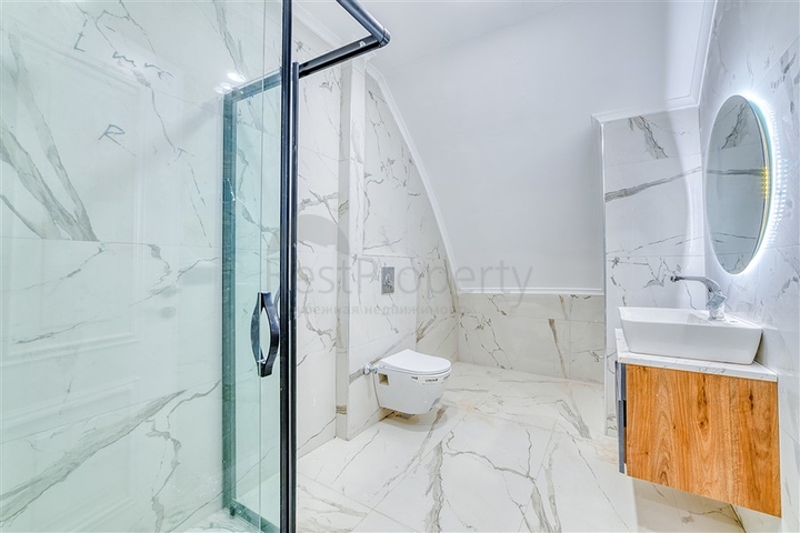 فلل مطلة على البحر في المنطقة الوسطى من ألانيا