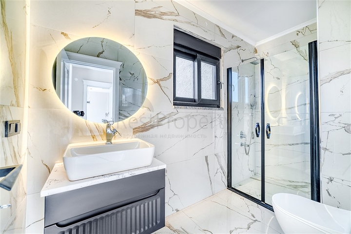 فلل مطلة على البحر في المنطقة الوسطى من ألانيا