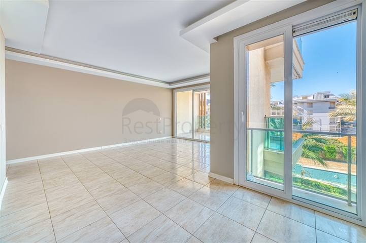 شقة فسيحة 2 + 1