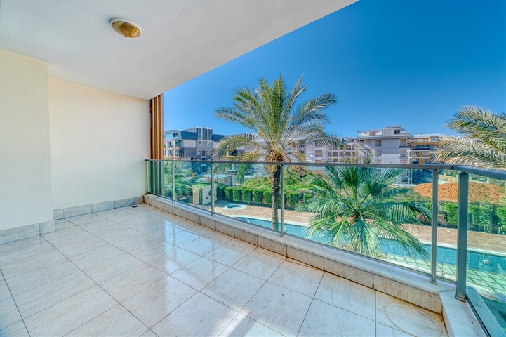 شقة فسيحة 2 + 1