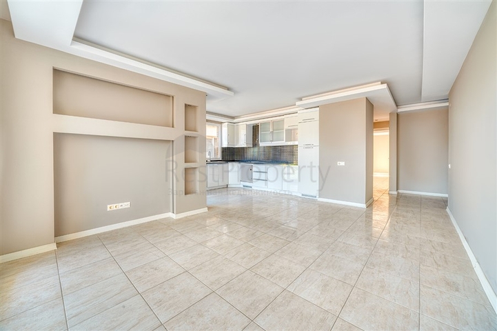 شقة فسيحة 2 + 1