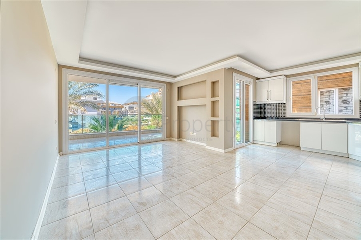 شقة فسيحة 2 + 1