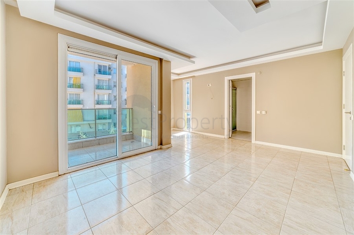 شقة فسيحة 2 + 1