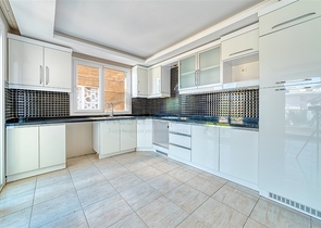 شقة فسيحة 2 + 1