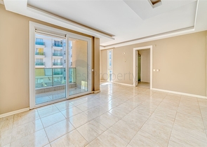 شقة فسيحة 2 + 1