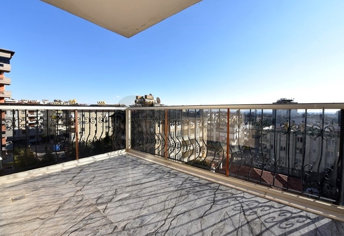 شقة 1+1 في وسط ألانيا