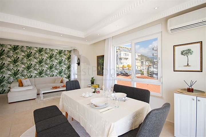 بنتهاوس مع إطلالة بانورامية في قلب ألانيا