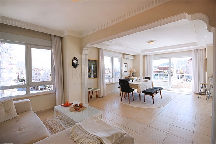 بنتهاوس مع إطلالة بانورامية في قلب ألانيا