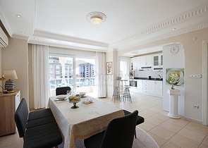 بنتهاوس مع إطلالة بانورامية في قلب ألانيا