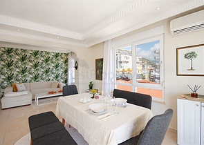 بنتهاوس مع إطلالة بانورامية في قلب ألانيا