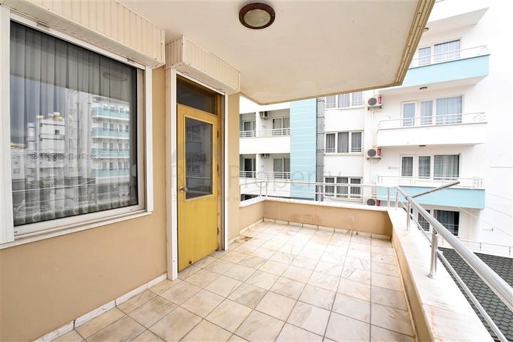 شقة مفروشة 3 + 1 بالقرب من البحر في منطقة أوبا