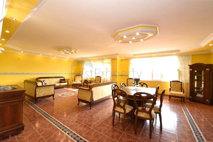 شقة مفروشة 3 + 1 بالقرب من البحر في منطقة أوبا