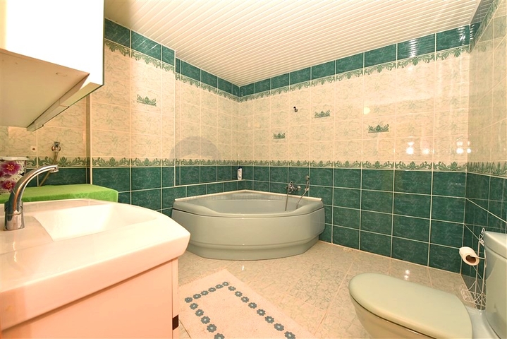 شقة مفروشة 3 + 1 بالقرب من البحر في منطقة أوبا