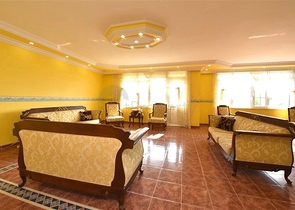 شقة مفروشة 3 + 1 بالقرب من البحر في منطقة أوبا