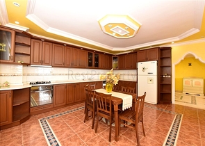 شقة مفروشة 3 + 1 بالقرب من البحر في منطقة أوبا