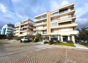 شقة مفروشة 3 + 1 بالقرب من البحر في منطقة أوبا