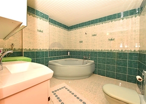 شقة مفروشة 3 + 1 بالقرب من البحر في منطقة أوبا