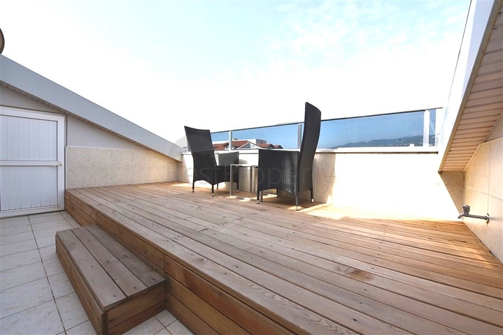 بنتهاوس مفروشة من غرفتي نوم في منطقة أوبا