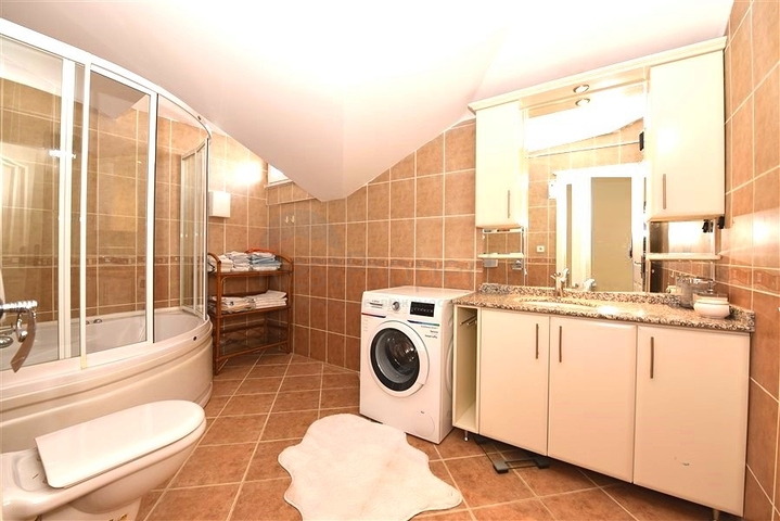 بنتهاوس مفروشة من غرفتي نوم في منطقة أوبا