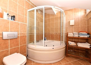 بنتهاوس مفروشة من غرفتي نوم في منطقة أوبا